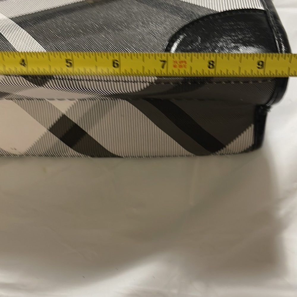 Women’s handle bag in grey, white & black plaid. Like new condition. - Picture 6 of 9